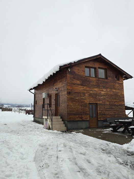 Închiriez cabană cu ciubăr