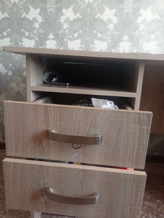 Офисная парта. В хорошем состояний