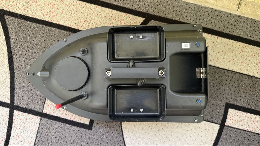Лодка за захранка Flytec