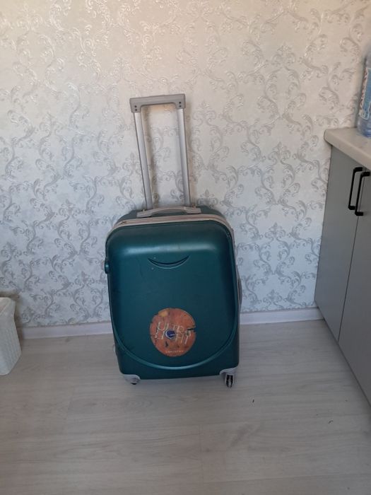 Продам сумку - чемодан на колёсиках