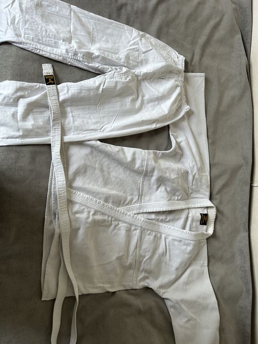 Срочно продам кимоно для дзюдо