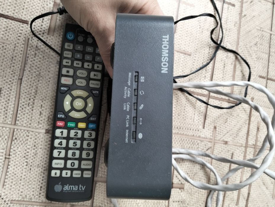 Ресивер, кабель, роутер