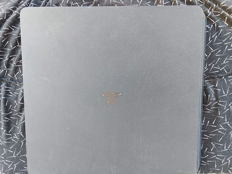 Playstation 4 slim