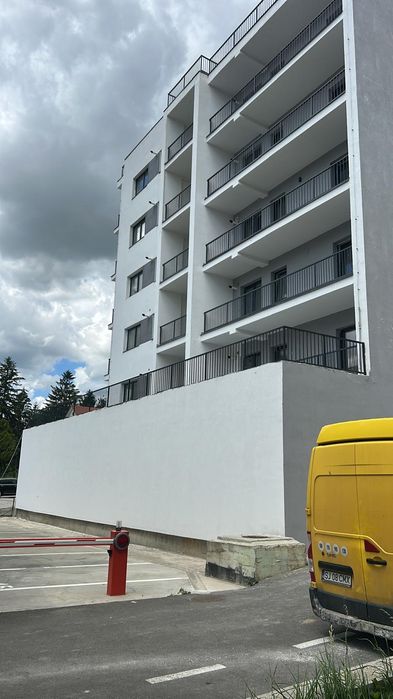 Proprietar,  închiriez apartament cu garaj subteran bloc  nou!