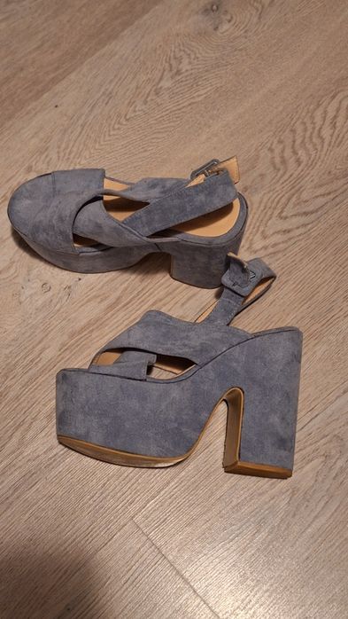 Подарявам обувки светло син велур