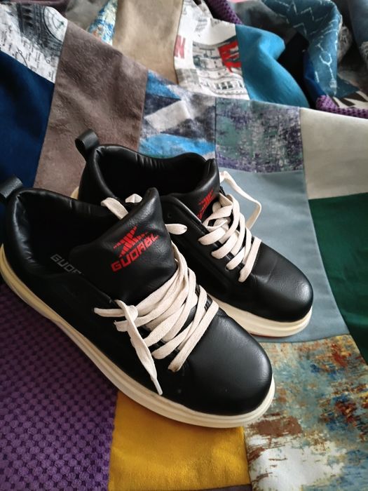 Продам кроссовки мужские