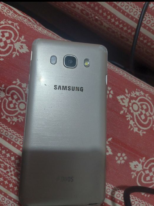 Samsung J5⁶ Продам в подарок шнур зарядка