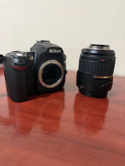 Nikon D90 cu obiectiv tamron 18-200 mm f/3,5-6,2