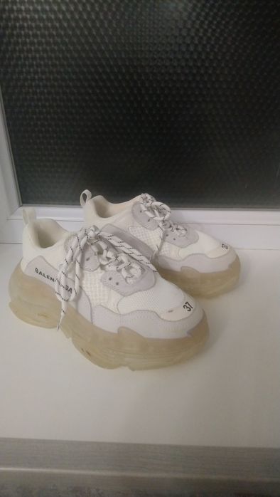 Кроссовки брендовые