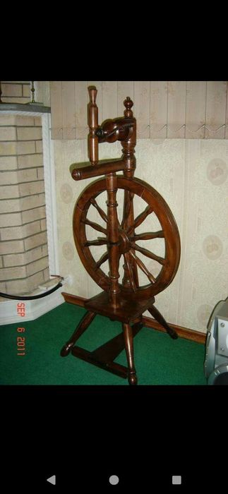 Румынский письменный стол в наличии. Сделаем качественную реставрацию