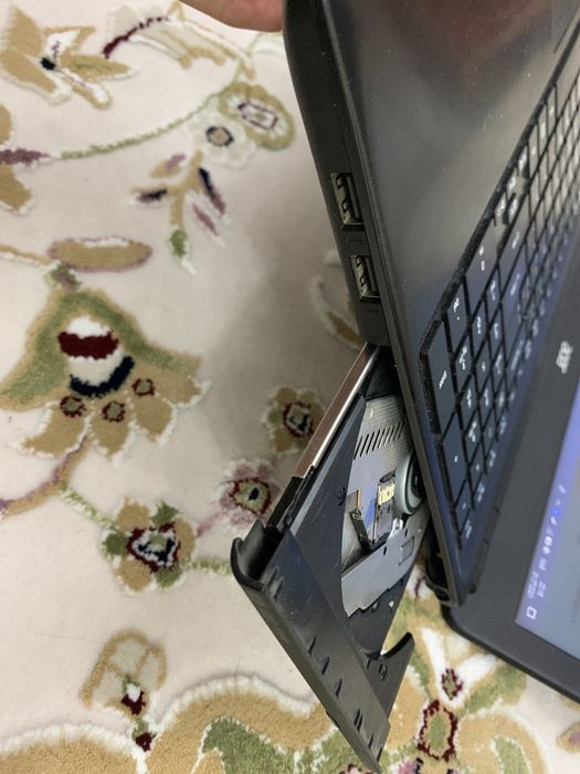 Ноутбук Acer E1-572G