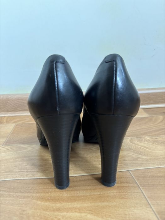 Кожаные женские туфли