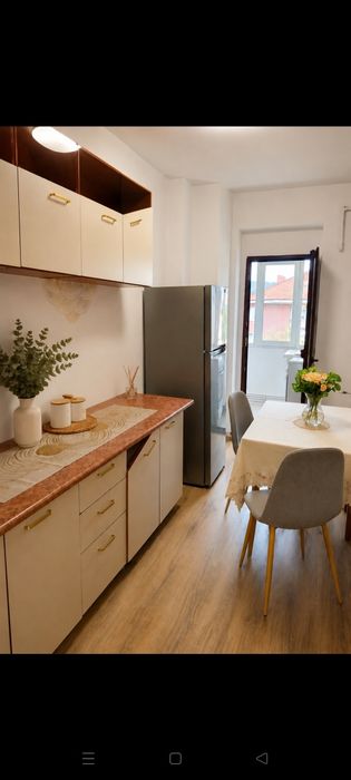 Vând apartament 2 camere zona UBB Reșița