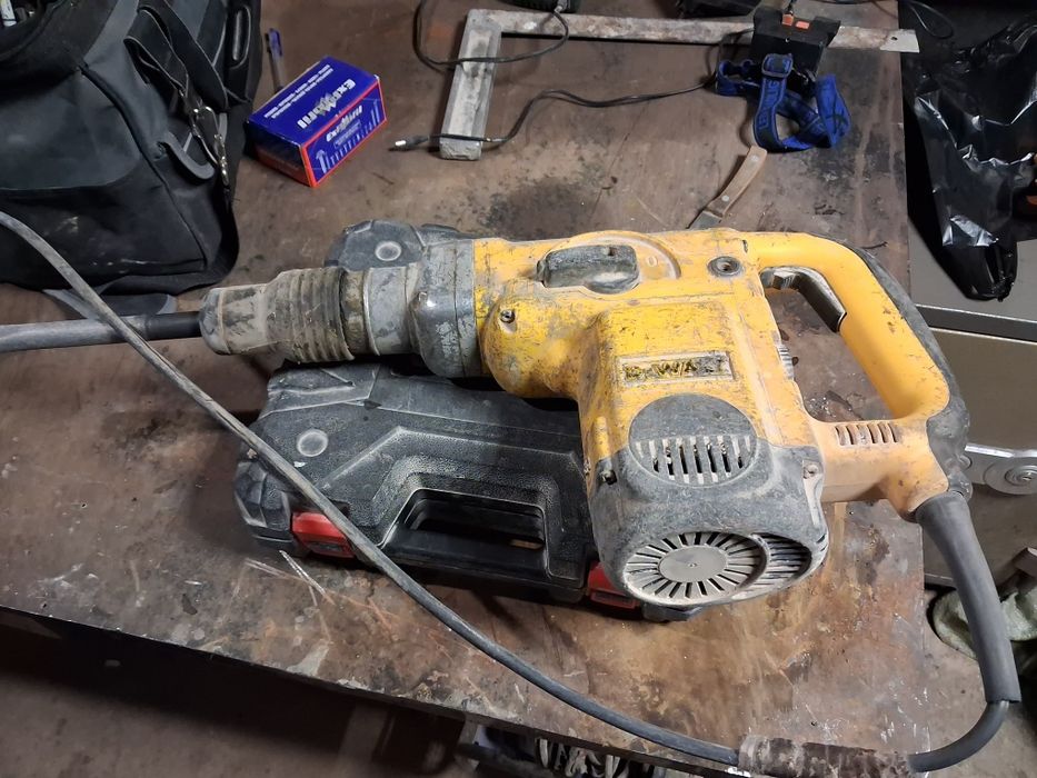 Отбойник молоток