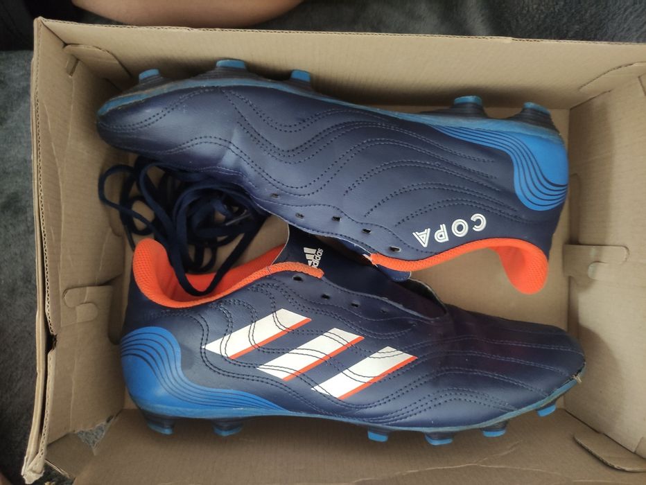 Футболни бутонки