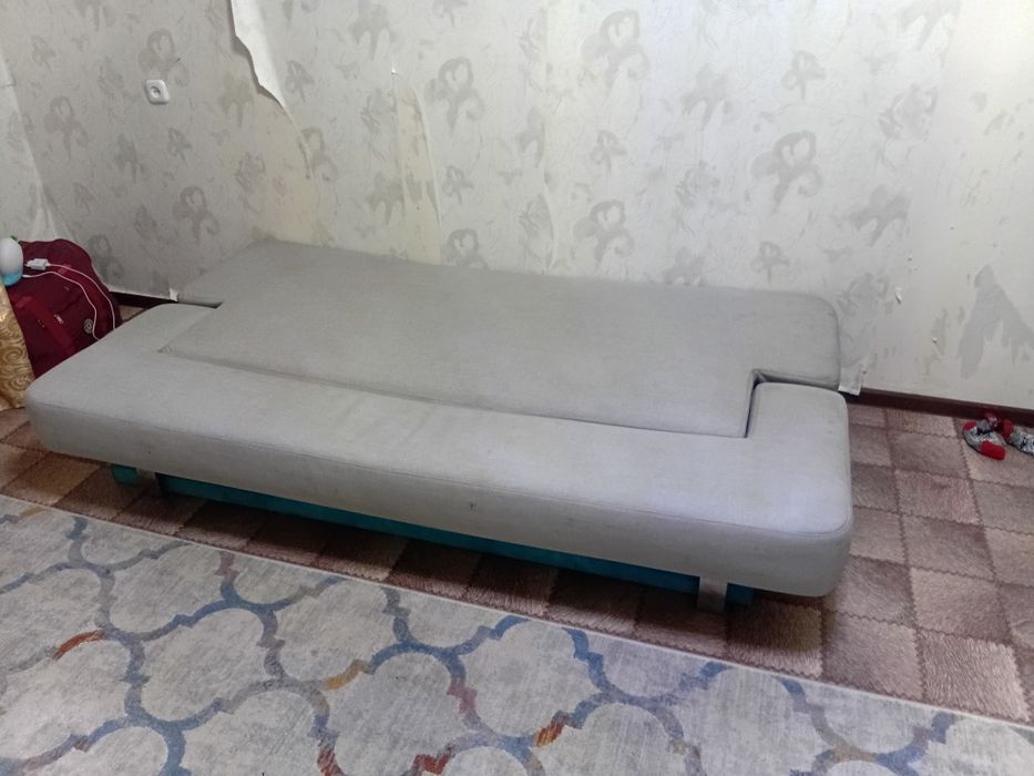 Диван в хорошем состоянии