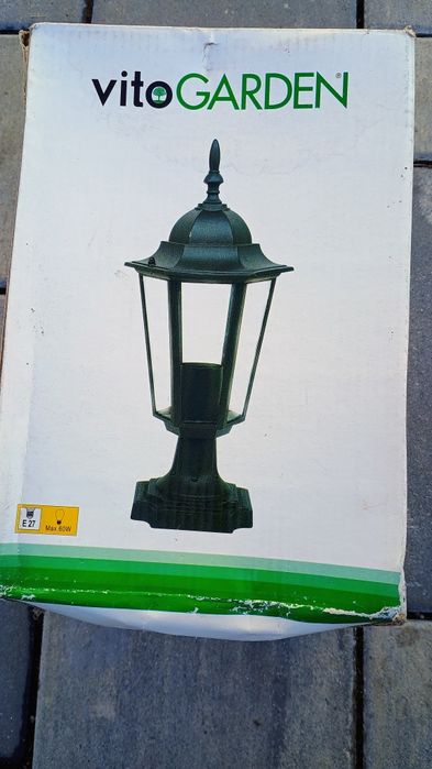 Vând lampi de gradina noi
