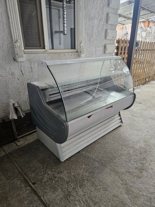 Витринный Холодильник