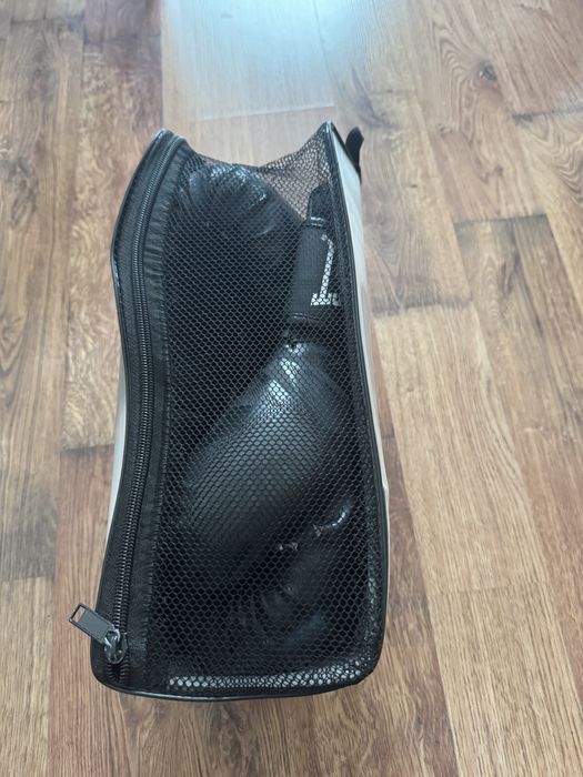 Боксови ръкавици Everlast Spark – черни, с дефект, евтино