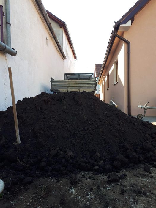 Nisip pamant vegetal  piatra balastru