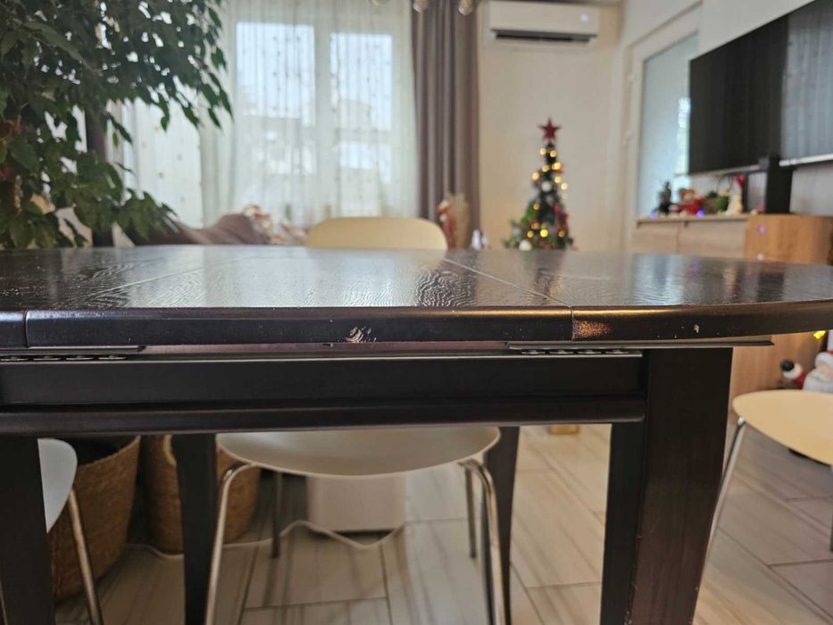 Разтегателна дървена трапезна маса