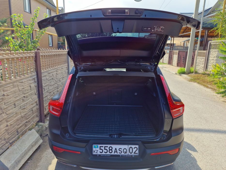 Volvo XC 40 2019 года.