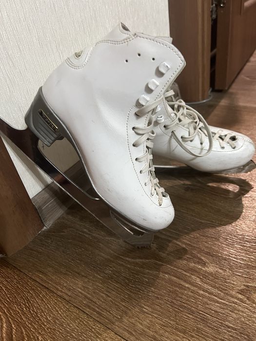 Коньки фигурные “Risport”.