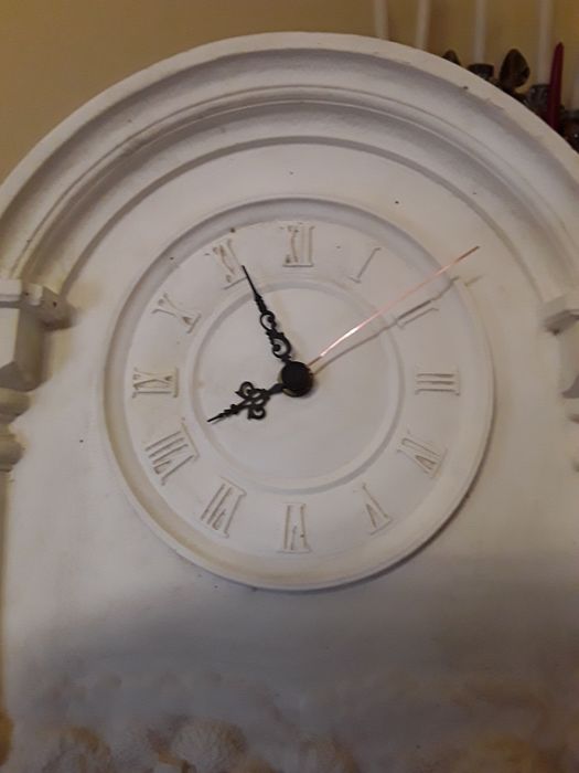 Ceas deosebit reprezentand un peisaj