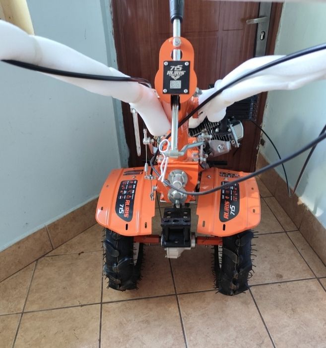 Vând motosapa Ruris 715