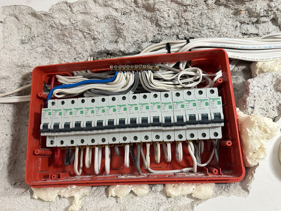 Ремонтни дейности Бургас- ЕЛ. и ВиК инсталации