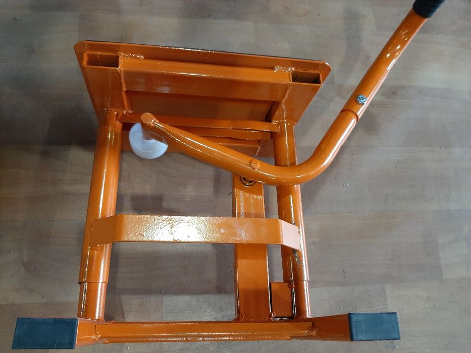 Стайка за кросов мотор 70 лева нова продава .