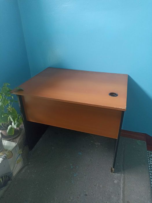 Стол письменный компьютерный