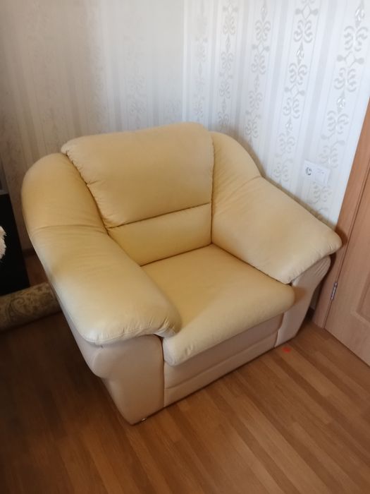 Продам кожаное кресло в отличном состоянии