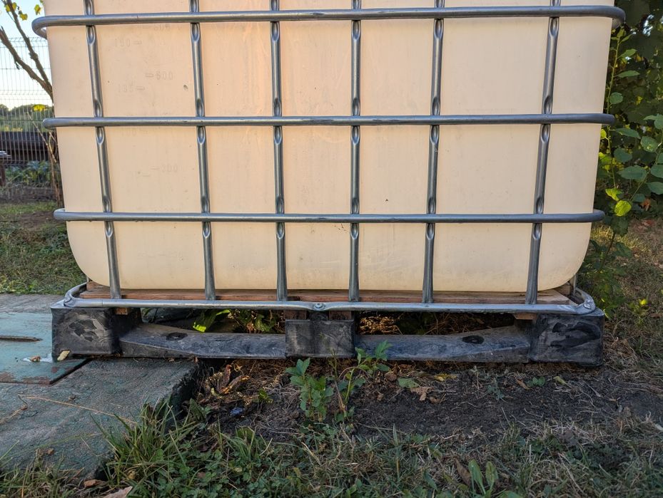 Vând Container Rezervor Bazin IBC 100OL  Ca Nou!
