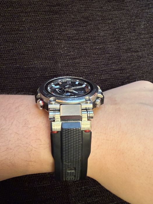 Часовник Casio G-shock MTG -B1000