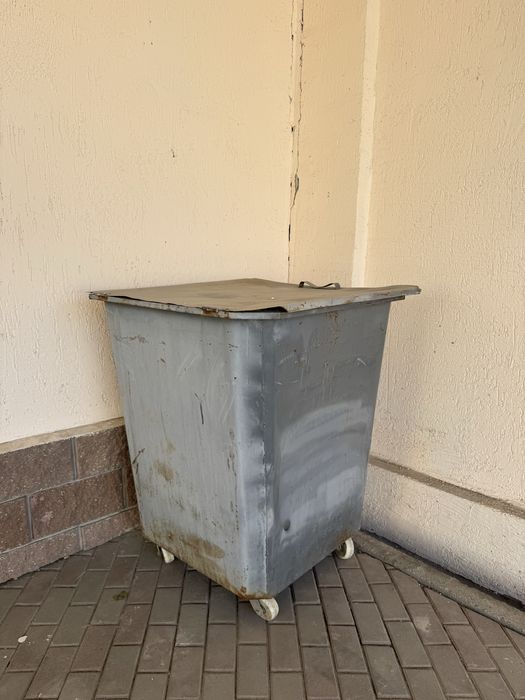 Продам мусорный бак