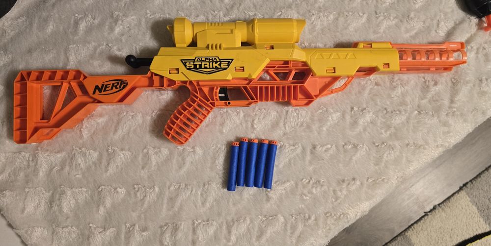 Vand pistoale Nerf