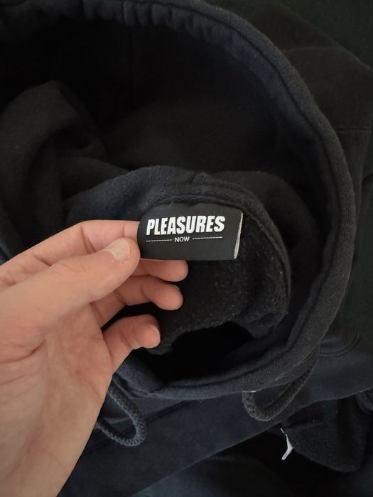 Hanorac Pleasures cu print pe spate