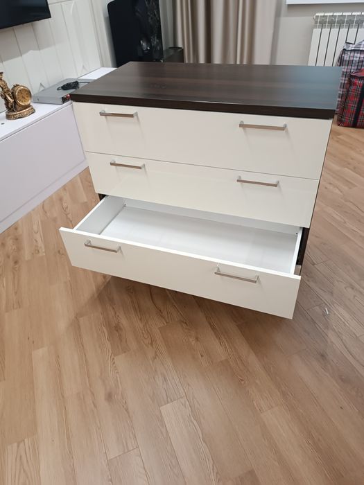 Комод с зеркалом