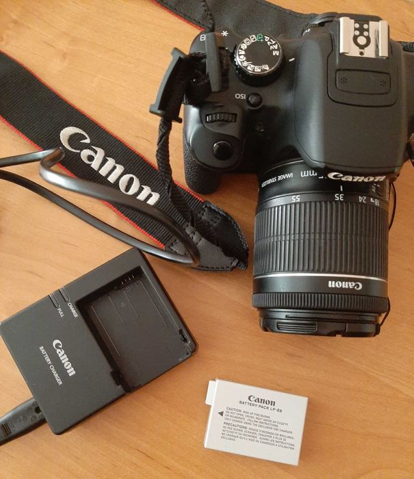 Фотографска техника с множество аксесоари в отлично състояние