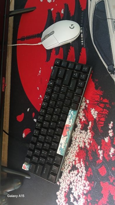 Продавам ps5 в перфекно със тояни е