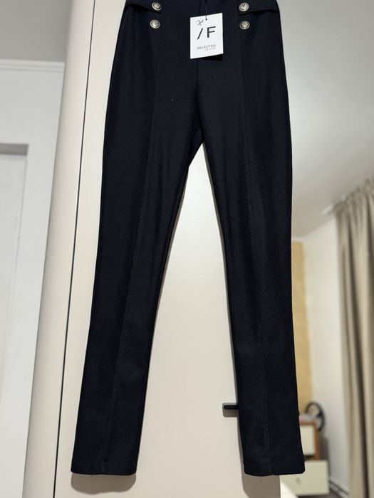 Vand 3 perechi de pantaloni