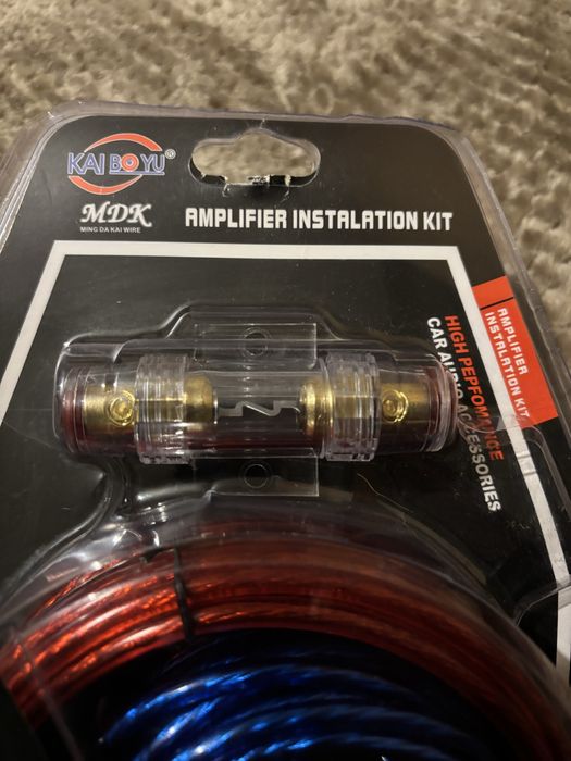 Комплект кабели за свързване на аудио усилвател