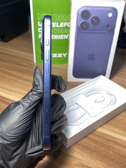 iPhone 17 Pro • 256 GB • Deep Blue