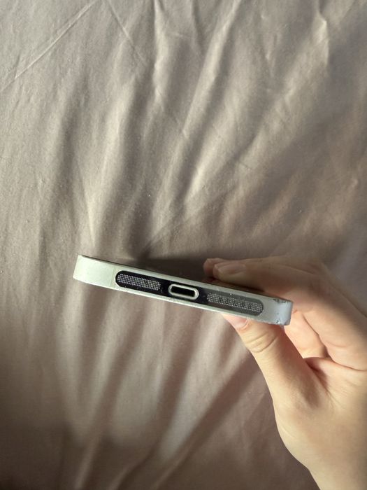 iPhone 13 – 128GB | работещ отлично + 2 калъфа подарък