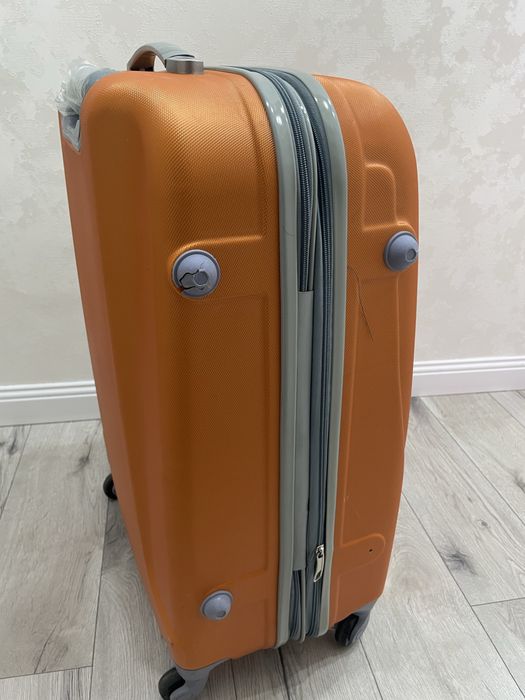 Продам чемодан