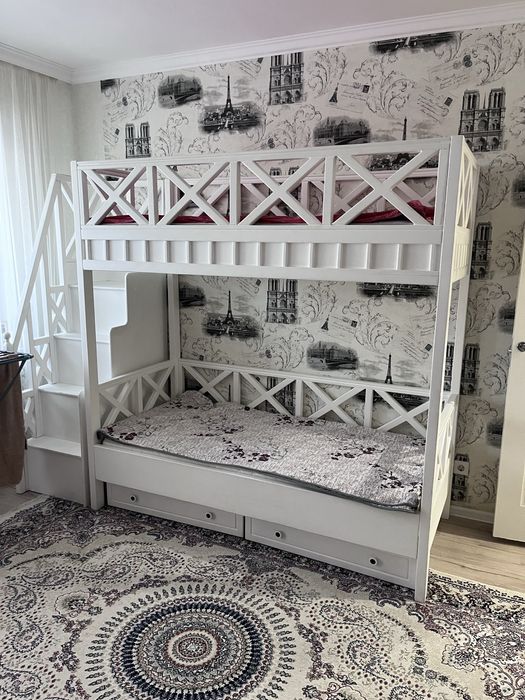 Двухъярусная кровать