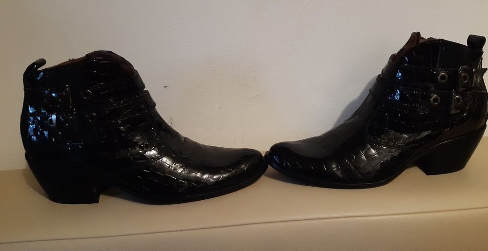 Cizmulițe de damă  .