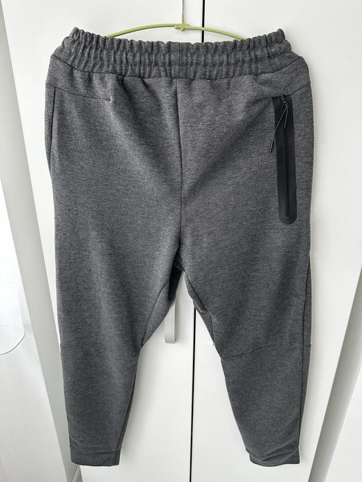 Pantaloni nike tech