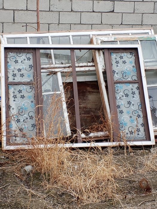 Эшиклар, ромлар,4та эшик,2та Бир канот,2та 2канотли,2та ром катта.